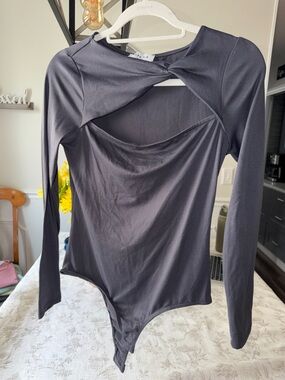 Gilli Black Long-Sleeve Twist Cutout Bodysuit